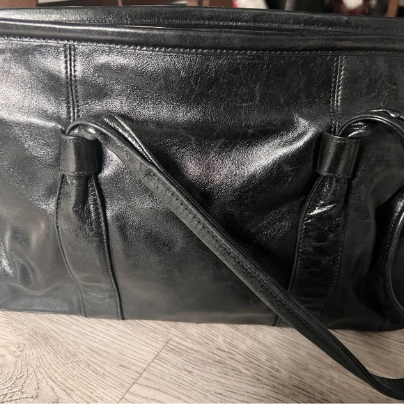 Stylish Black and Beige Tote Bag - Picture 4 of 10